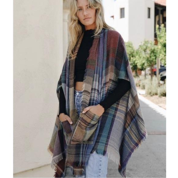 Multi-Color Plaid Ruana w/Pockets - Picture 2 of 4